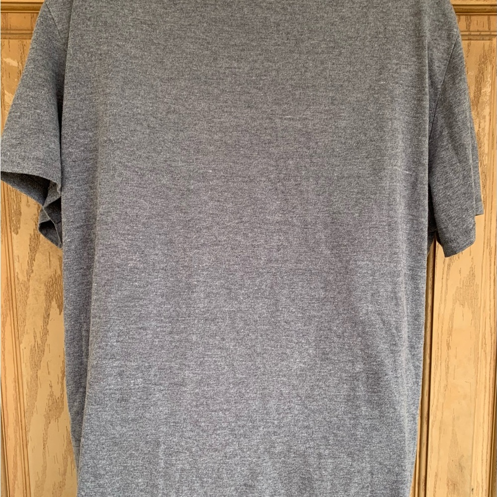 π3/$25 American Eagle Outfitters Gray and Red Graphic Tee large - Picture 4 of 9
